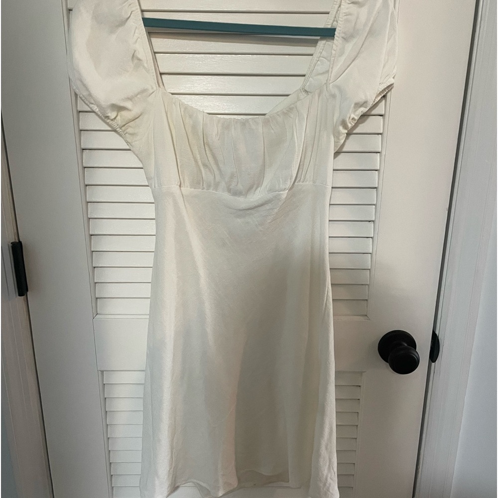 White altard state mini dress with tie in the back short sleeve